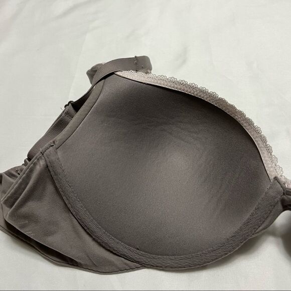 Victoria’s Secret Bra Lot of 2 Bundle Body By Victoria Push Up Plunge Size 34DD - Picture 8 of 15